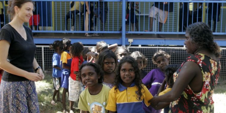 Australia Links Aboriginal Aid