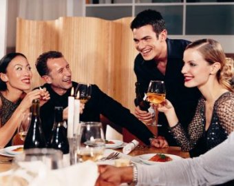 Big dinner parties, barbecues and days at the beach are typical dates in Australia.
